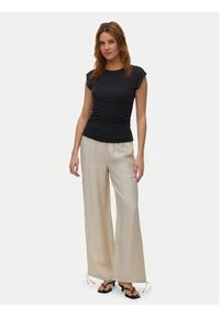 Vero Moda T-Shirt Avasarah 10342876 Czarny Slim Fit. Kolor: czarny. Materiał: lyocell #3