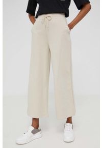 Answear Lab spodnie damskie kolor beżowy gładkie. Kolor: beżowy. Materiał: dzianina. Wzór: gładki