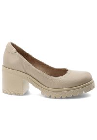 Półbuty damskie Armodo, cholewka ze skóry naturalnej o gładkim wykończeniu, klasyczna linia z zaokrąglonym noskiem, stabilny obcas osadzony na grubej. Kolor: beżowy. Materiał: skóra. Szerokość cholewki: normalna. Wzór: gładki. Obcas: na obcasie. Styl: klasyczny. Wysokość obcasa: średni #4