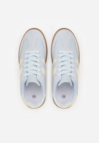 Born2be - Granatowe Płaskie Sneakersy Ozdobione Paskami Glaria. Okazja: na co dzień. Zapięcie: pasek. Kolor: niebieski. Materiał: jeans. Wzór: aplikacja #4