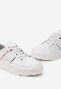 Renee - Białe Sznurowane Sneakersy ze Skóry Naturalnej z Przeszyciami i Metaliczną Wstawką Klefamia. Kolor: biały. Materiał: skóra #2