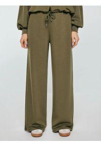 Big-Star - Spodnie damskie dresowe z szeroką nogawką khaki Lunarap 303. Kolor: zielony. Materiał: dresówka. Styl: elegancki, wizytowy #1