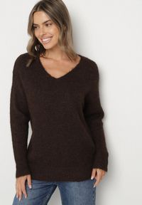 Born2be - Brązowy Sweter z Dodatkiem Wełny i Dekoltem w Serek Estorea. Okazja: na co dzień. Typ kołnierza: dekolt w serek. Kolor: brązowy. Materiał: wełna. Styl: klasyczny, casual, elegancki #5