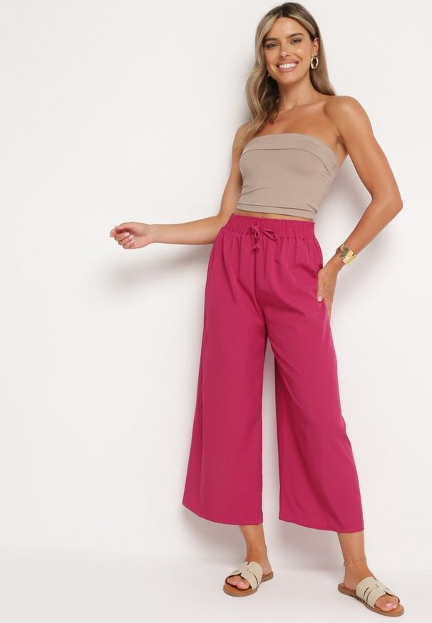 Born2be - Ciemnofioletowe Szerokie Spodnie z Wysokim Stanem Wiskozą i Gumką w Pasie Criseldas. Okazja: na co dzień, do pracy, na spotkanie biznesowe. Stan: podwyższony. Kolor: fioletowy. Materiał: wiskoza. Długość: długie. Styl: casual, biznesowy, elegancki