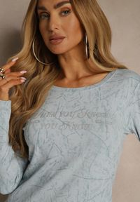 Renee - Niebieska Bluzka Longsleeve Ozdobiona Geometrycznym Motywem Uninessa. Okazja: na co dzień. Kolor: niebieski. Materiał: jeans. Długość rękawa: długi rękaw. Wzór: geometria, aplikacja. Styl: casual #4