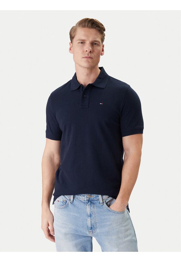 Tommy Jeans Polo DM0DM22711 Granatowy Regular Fit. Typ kołnierza: polo. Kolor: niebieski. Materiał: bawełna