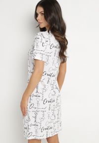 Born2be - Biała Bawełniana Sukienka o T-shirtowym Kroju z Ozdobnym Nadrukiem Feviressa. Okazja: na co dzień. Kolor: biały. Materiał: bawełna. Długość rękawa: krótki rękaw. Wzór: nadruk. Sezon: lato. Styl: elegancki, casual #4