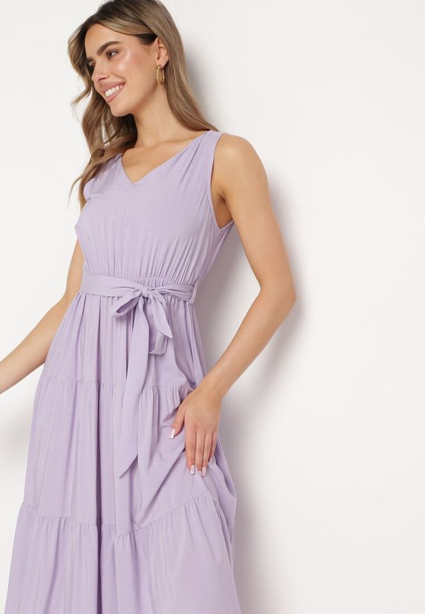 Born2be - Fioletowa Wiskozowa Sukienka Midi z Gumką w Pasie i Materiałowym Paskiem Bicuh. Kolor: fioletowy. Materiał: wiskoza, materiał. Długość: midi