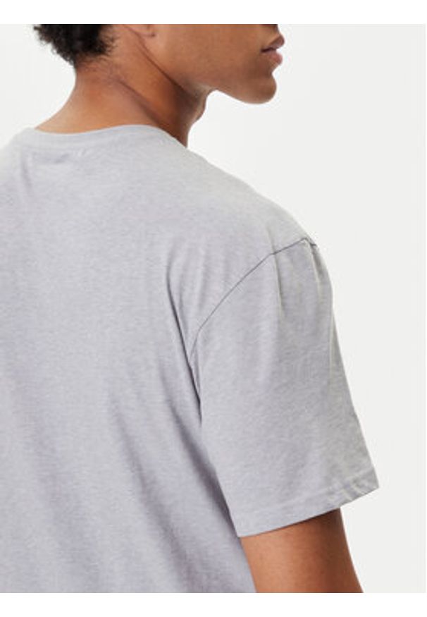 columbia - Columbia T-Shirt CSC Basic Logo™ 1680053 Szary Regular Fit. Kolor: szary. Materiał: bawełna