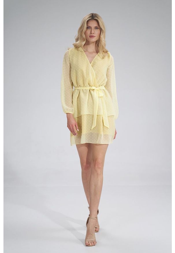 e-margeritka - Sukienka szyfonowa kopertowa wizytowa z falbanami żółta - m. Typ kołnierza: dekolt kopertowy. Kolor: żółty. Materiał: szyfon. Typ sukienki: kopertowe. Styl: wizytowy