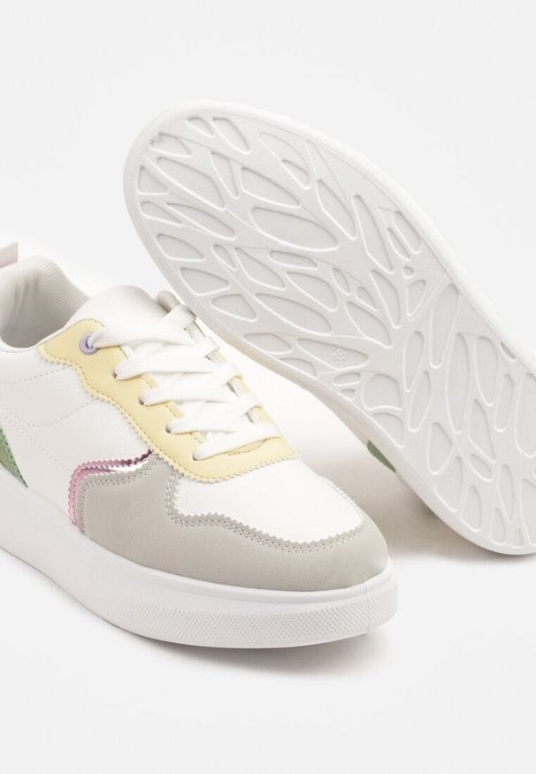 Renee - Biało-Zielone Sneakersy z Metalicznymi Aplikacjami Terlexia. Okazja: na co dzień. Zapięcie: sznurówki. Kolor: biały. Materiał: jeans. Wzór: aplikacja