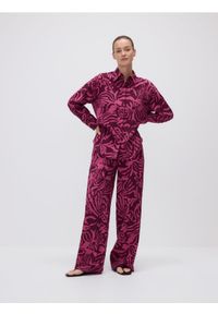 Reserved - Wzorzysta koszula z wiskozy - fioletowy. Kolor: fioletowy. Materiał: wiskoza