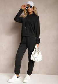 Renee - Czarny Klasyczny Komplet Dresowy z Bluzą Kangurką i Spodniami Typu Jogger Salevia. Kolor: czarny. Materiał: dresówka