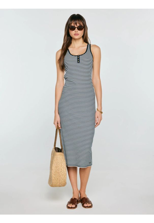 Big-Star - Sukienka damska w białe paski granatowa Yunna 403. Kolor: niebieski. Materiał: dzianina, materiał. Długość rękawa: na ramiączkach. Wzór: paski. Typ sukienki: dopasowane