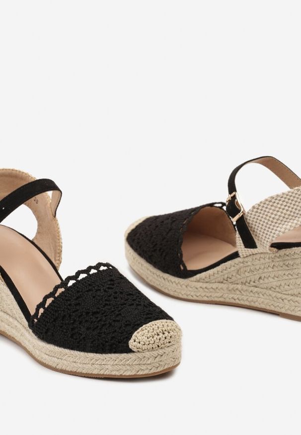 Born2be - Czarne Sandały Espadryle z Plecionym Koturnem i Ażurowym Noskiem Soonia. Kolor: czarny. Materiał: len. Wzór: ażurowy. Sezon: lato. Obcas: na koturnie. Styl: elegancki, wizytowy, wakacyjny