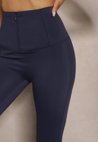 Renee - Granatowe Spodnie Dzwony High Waist Odavia. Okazja: na co dzień. Stan: podwyższony. Kolor: niebieski. Styl: casual, elegancki