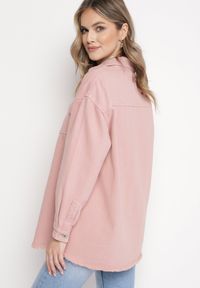 Born2be - Różowa Jeansowa Bawełniana Kurtka Koszula z Metalowymi Guzikami i Kieszeniami Lavosa. Kolor: różowy. Materiał: jeans, bawełna. Długość rękawa: długi rękaw. Długość: długie. Styl: klasyczny #4
