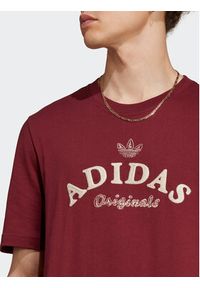 Adidas - adidas T-Shirt Graphics Archive IC5763 Bordowy Regular Fit. Kolor: czerwony. Materiał: bawełna #2