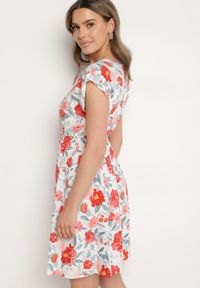 Born2be - Czerwona Kwiatowa Sukienka z Bawełną o Rozkloszowanym Kroju Mavelione. Okazja: na co dzień. Kolor: czerwony. Materiał: bawełna. Wzór: kwiaty. Typ sukienki: rozkloszowane. Styl: casual, klasyczny #6