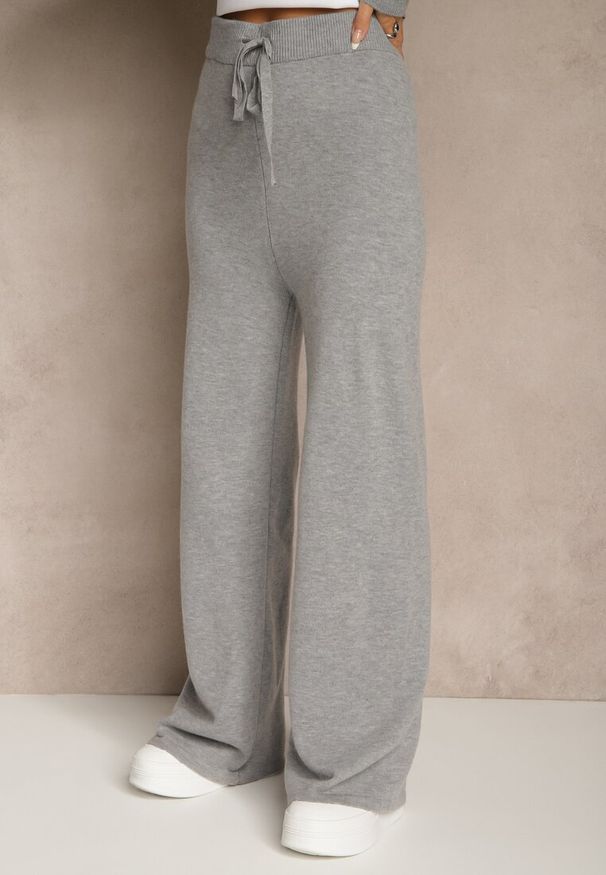 Renee - Ciemnoszary Dzianinowy Komplet Dresowy z Wełną Bluza z Kapturem i Spodnie Essana. Kolor: szary. Materiał: wełna, dresówka, dzianina