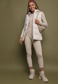 Born2be - Jasnobeżowa Dwustronna Kamizelka z Pikowaniem i Kapturem Welini. Kolor: beżowy #8