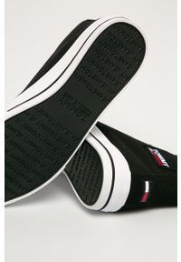 Tommy Jeans - Trampki. Nosek buta: okrągły. Zapięcie: sznurówki. Kolor: czarny. Materiał: syntetyk, materiał, guma. Szerokość cholewki: normalna #4