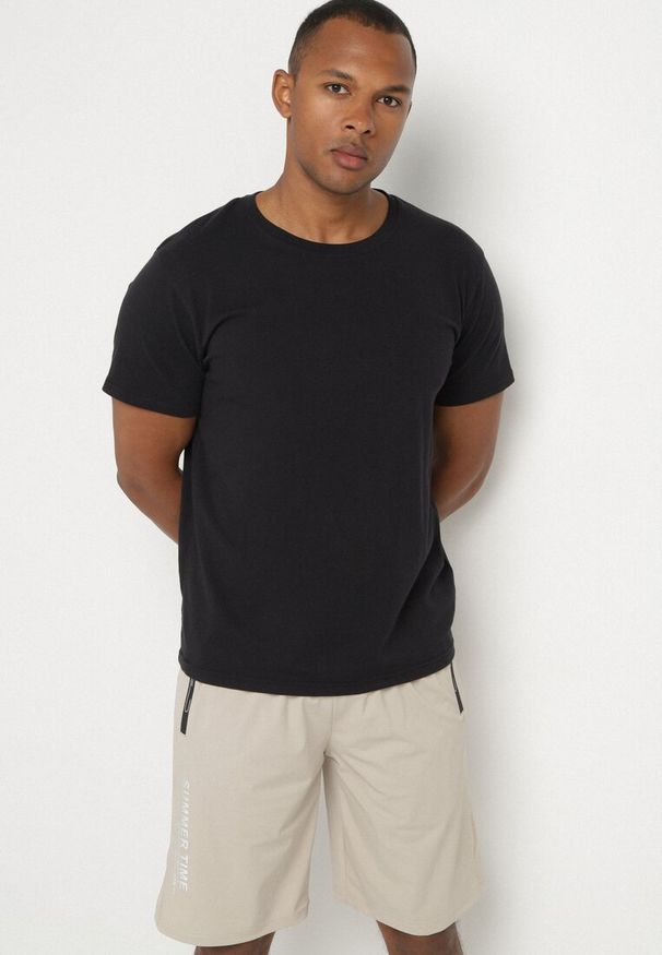 Born2be - Beżowe Szorty z Napisami Liremine. Okazja: na co dzień, na spacer. Kolor: beżowy. Wzór: napisy. Sezon: lato. Styl: casual