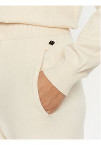 Replay - REPLAY Spodnie dresowe DK3302.000.G23372 Écru Regular Fit. Materiał: syntetyk #3