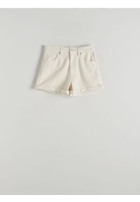 Reserved - Szorty jeansowe - złamana biel. Materiał: jeans. Styl: klasyczny #1