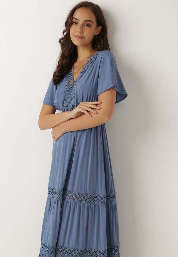 Born2be - Niebieska Sukienka Selphie. Kolor: niebieski. Materiał: tkanina, koronka. Długość rękawa: krótki rękaw. Wzór: ażurowy, aplikacja, koronka. Sezon: lato. Długość: midi