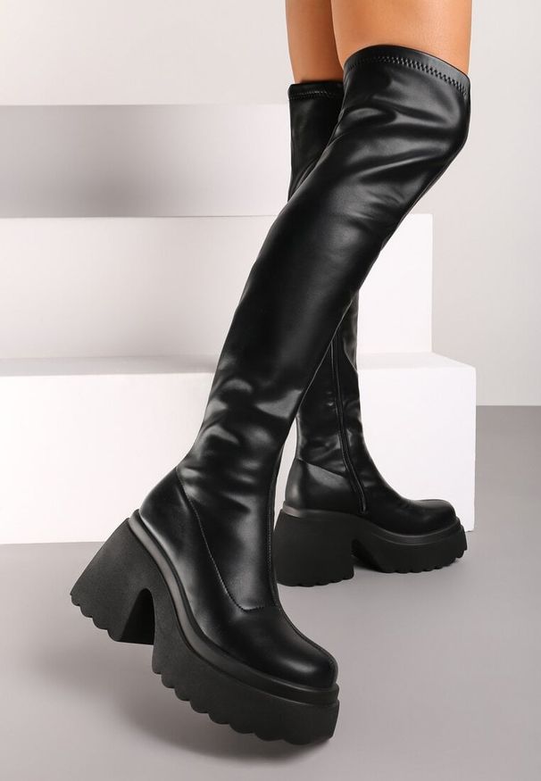 Born2be - Czarne Kozaki na Obcasie i Platformie za Kolano z Dopasowaną Cholewką Feniefra. Okazja: na co dzień. Kolor: czarny. Szerokość cholewki: normalna. Wysokość cholewki: za kolano. Materiał: dzianina, puch, jeans. Sezon: zima, jesień. Obcas: na obcasie. Styl: casual, elegancki. Wysokość obcasa: średni