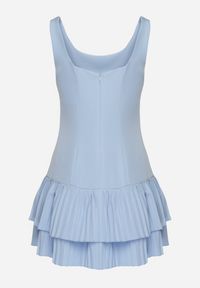 Born2be - Jasnoniebieska Sukienka Rozkloszowana z Taliowaniem i Plisowanym Dołem Soreqa. Okazja: na co dzień. Kolor: niebieski. Typ sukienki: plisowane. Styl: klasyczny, casual #4