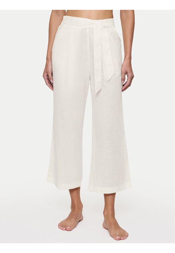 Triumph Spodnie materiałowe Summer 10222571 Écru Relaxed Fit. Kolor: kremowy. Materiał: bawełna