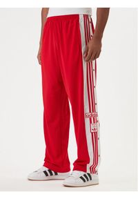 Adidas - adidas Spodnie dresowe Adibreak Classic KD4093 Czerwony Regular Fit. Kolor: czerwony. Materiał: syntetyk #1