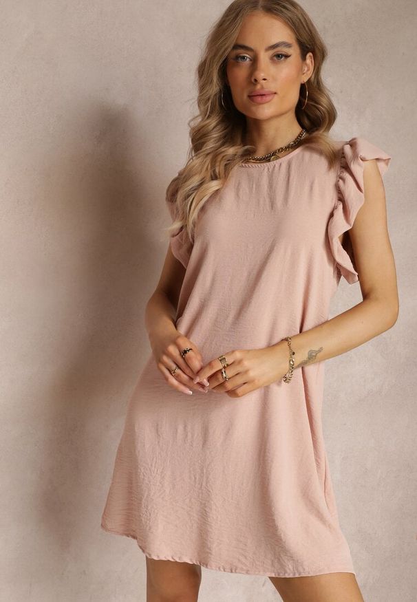 Renee - Różowa Sukienka Mini o Pudełkowym Kroju z Falbankami Ansha. Typ kołnierza: kołnierz z falbankami. Kolor: różowy. Materiał: tkanina. Wzór: gładki. Długość: mini