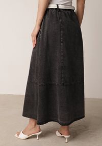 Born2be - Czarna Rozkloszowana Spódnica Jeansowa z Bawełny z Paskiem z Apaszką Ipharianne. Okazja: na co dzień, do pracy, na spotkanie biznesowe. Kolor: czarny. Materiał: jeans, bawełna. Styl: klasyczny, casual, biznesowy #6