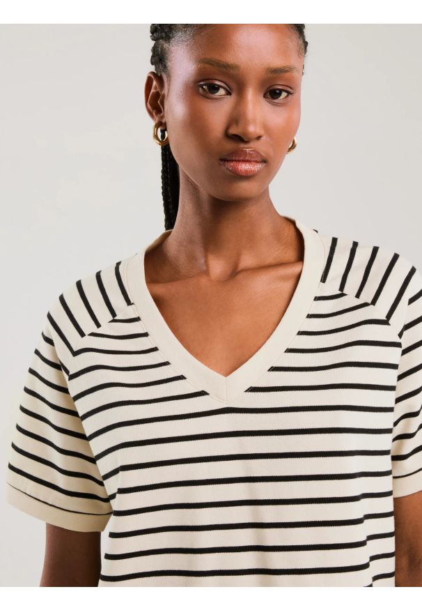 Big-Star - Koszulka damska z dekoltem v-neck w paski beżowo-czarna Lera 103. Kolor: biały. Materiał: jeans, dzianina. Długość: krótkie. Wzór: paski. Sezon: lato