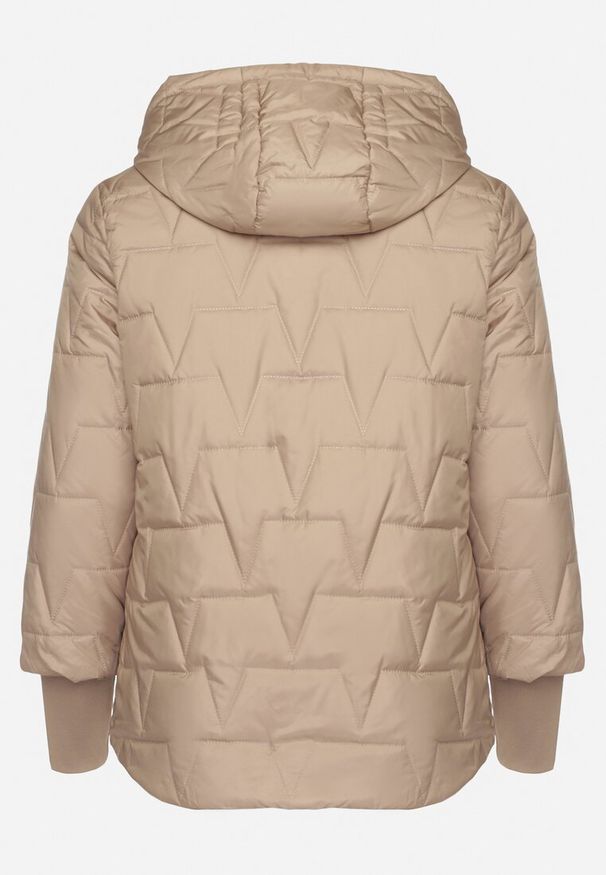 Born2be - Beżowa Pikowana Kurtka o Prostym Kroju z Kapturem Tulorisa. Okazja: na co dzień, na spacer. Typ kołnierza: kaptur. Kolekcja: plus size. Kolor: beżowy. Materiał: jeans. Wzór: aplikacja. Styl: klasyczny, casual, elegancki