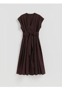 Reserved - Bawełniana sukienka - ciemnobrązowy. Kolor: brązowy. Materiał: bawełna. Wzór: gładki. Styl: klasyczny #1