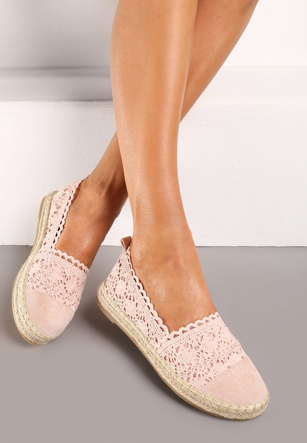 Born2be - Różowe Espadryle Daemona. Zapięcie: bez zapięcia. Kolor: różowy. Materiał: materiał. Wzór: aplikacja, gładki, ażurowy, haft. Obcas: na płaskiej podeszwie
