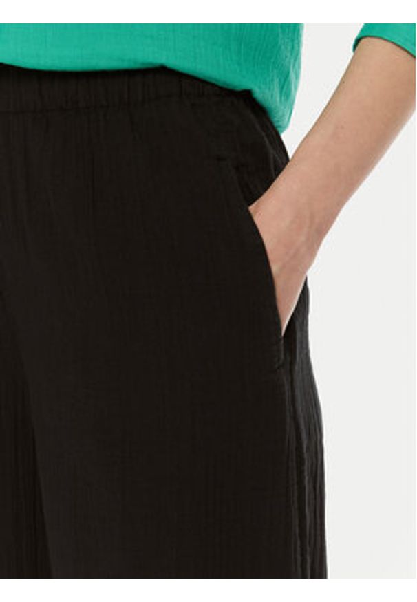 GAP - Gap Spodnie materiałowe 855967-00 Czarny Relaxed Fit. Kolor: czarny. Materiał: bawełna