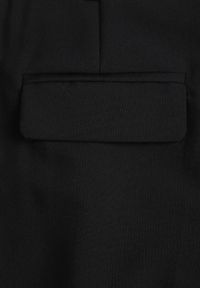 Renee - Czarne Szorty o Garniturowym Kroju High Waist z Dodatkiem Wiskozy Mavvia. Okazja: na co dzień. Stan: podwyższony. Kolor: czarny. Materiał: wiskoza. Sezon: lato. Styl: elegancki, casual, klasyczny #2