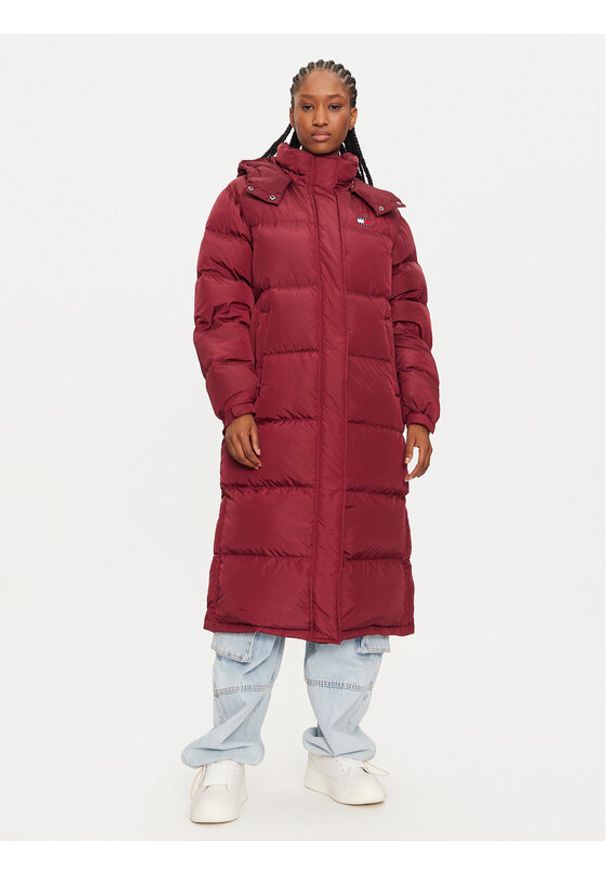 Tommy Jeans Płaszcz zimowy Alaska DW0DW18860 Bordowy Regular Fit. Kolor: czerwony. Materiał: syntetyk. Sezon: zima