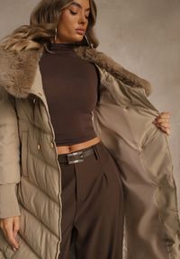 Renee - Beżowa Pikowana Kurtka o Eleganckim Kroju z Futerkiem i Wiązanym Paskiem Galinessa. Kolor: brązowy. Materiał: futro. Sezon: zima. Styl: elegancki