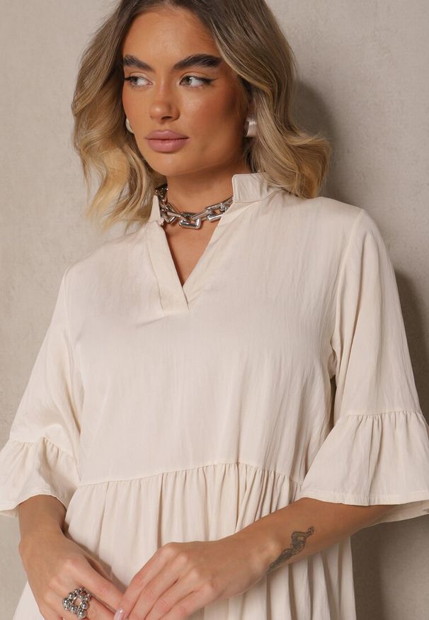 Renee - Beżowa Rozkloszowana Sukienka z Wiskozą i Falbanami Eviranna. Okazja: na co dzień. Typ kołnierza: dekolt w kształcie V. Kolor: beżowy. Materiał: wiskoza. Długość rękawa: krótki rękaw. Sezon: lato. Styl: elegancki, casual