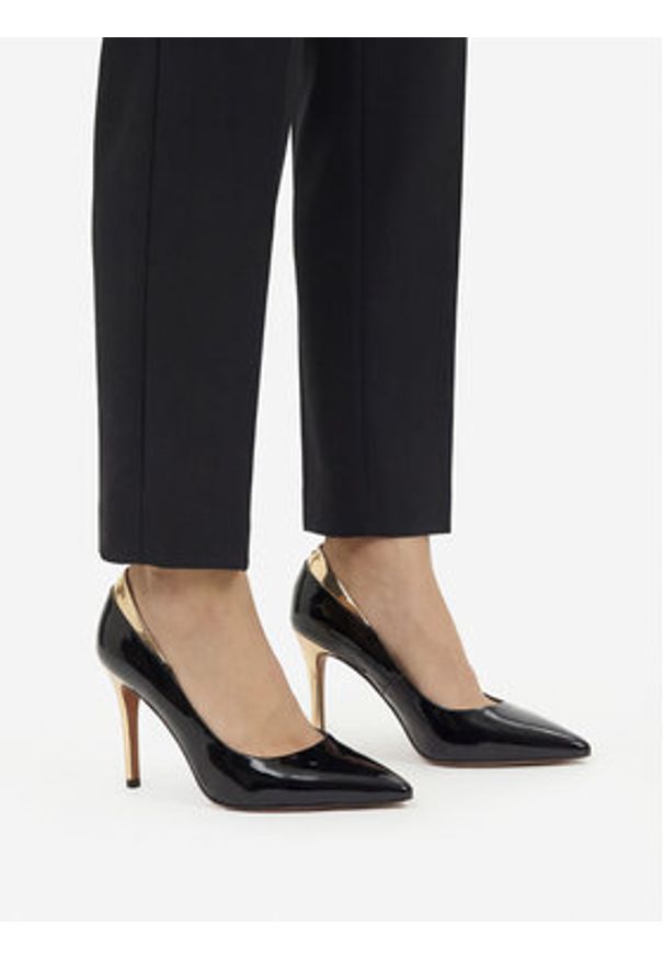 Nine West Szpilki CEO-FARAH-01 Czarny. Kolor: czarny. Materiał: materiał. Obcas: na szpilce