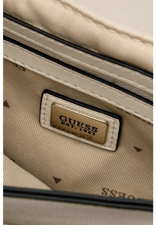 Guess - GUESS Pikowana torebka ecru Giully 2. Kolor: biały. Materiał: pikowane. Styl: elegancki