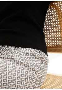 bonprix - Lekki top dzianinowy z dekoltem w serek. Typ kołnierza: dekolt w serek. Kolor: czarny. Materiał: dzianina