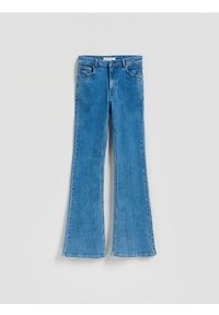 Reserved - Jeansy flare z wysokim stanem - niebieski. Stan: podwyższony. Kolor: niebieski