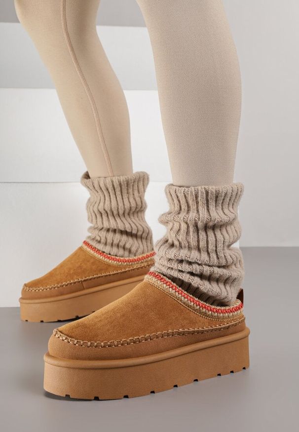 Born2be - Jasnobrązowe Śniegowce Ocieplone na Platformie z Ozdobnym Wyszywaniem Reitenna. Okazja: na co dzień. Kolor: brązowy. Materiał: jeans. Obcas: na platformie. Styl: elegancki, casual, klasyczny